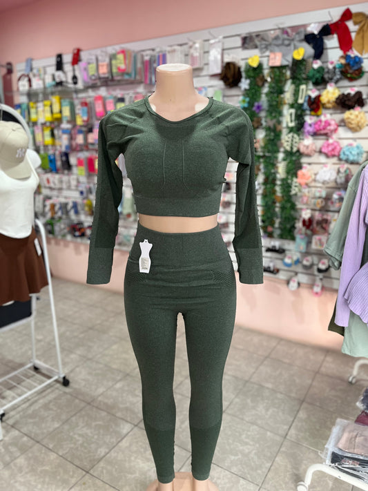 Conjunto con agujero en la espalda