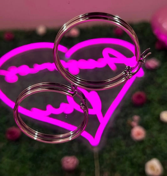 Arracadas de acero inoxidable, mediana. Color dorado.