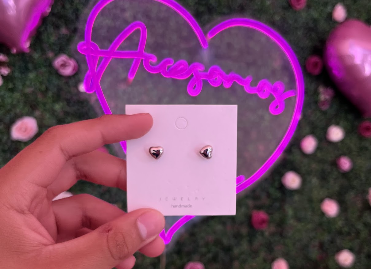 Aretes de acero inoxidable en forma de corazon tipo bomba